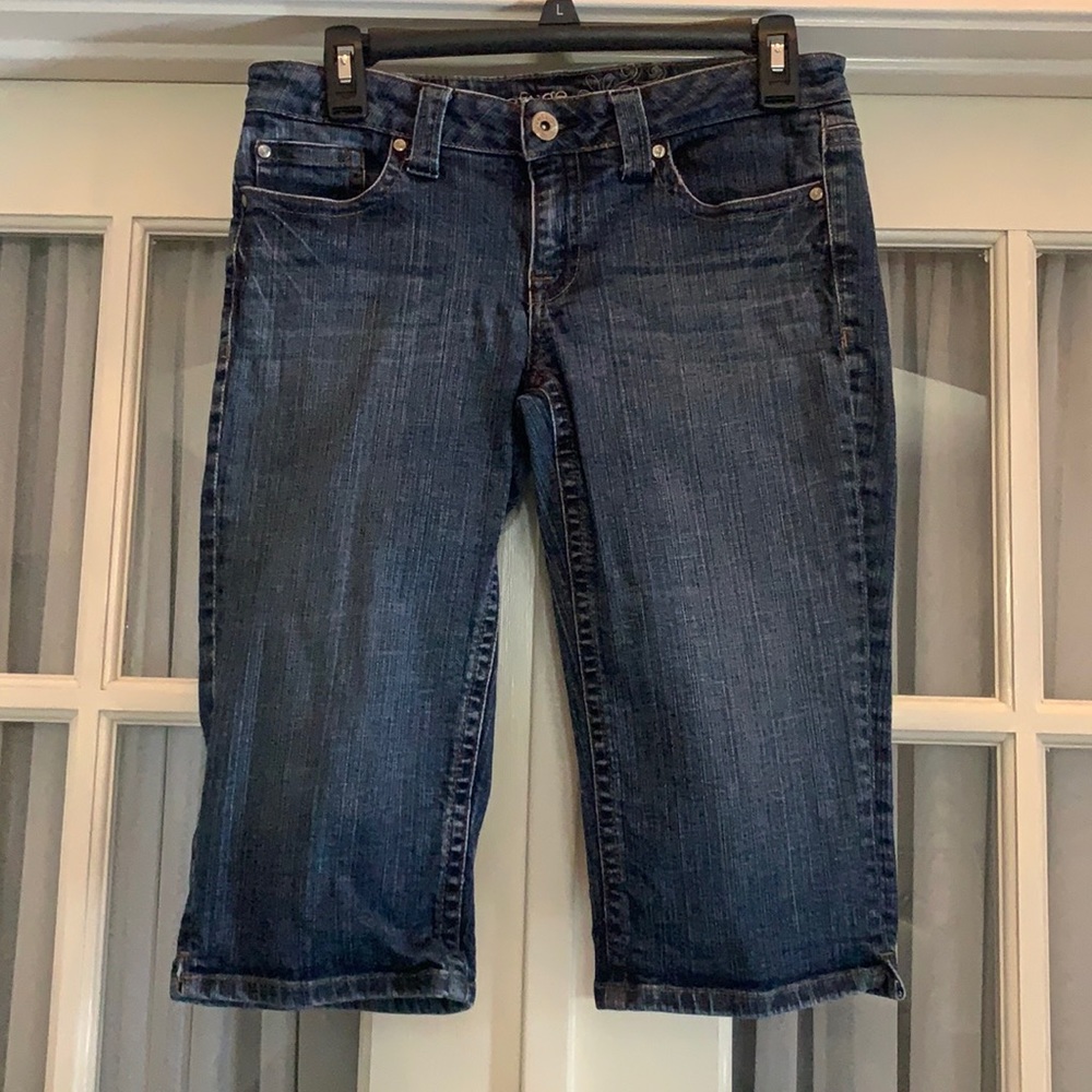 Vintage Refuge medium blue wash low rise denim capri jean jorts Size 7